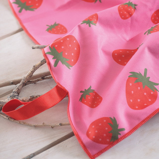 225__strawberry-fields_towel_dtl_web