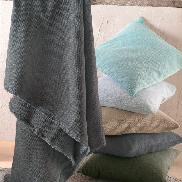 127__raven_sofa_1