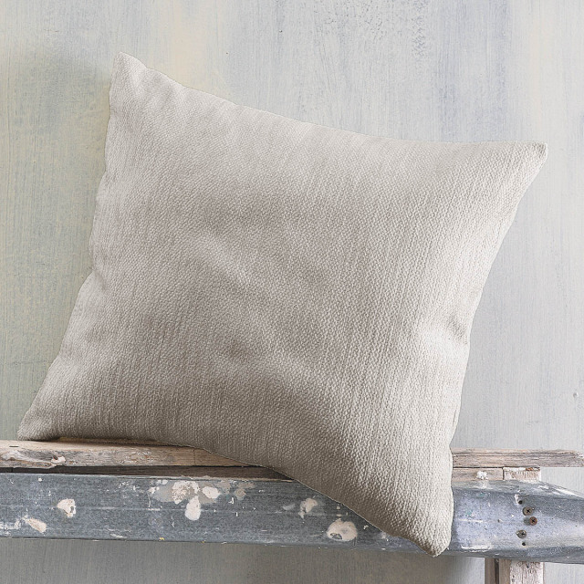 120__essie_pillow_beige_web